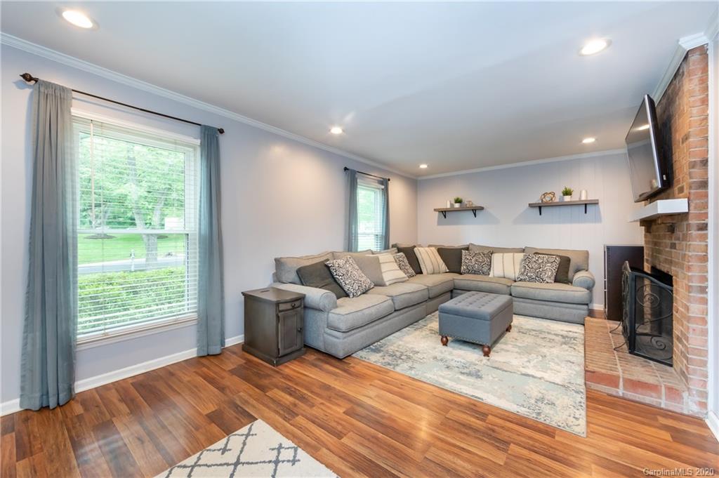 906 Falls Church Road Charlotte, NC 28270 - Photo 8 of 48 Gallery Image 8