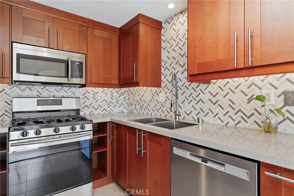 549 Springbrook North Irvine, CA 92614 - Photo 11 of 35 Gallery Image 11