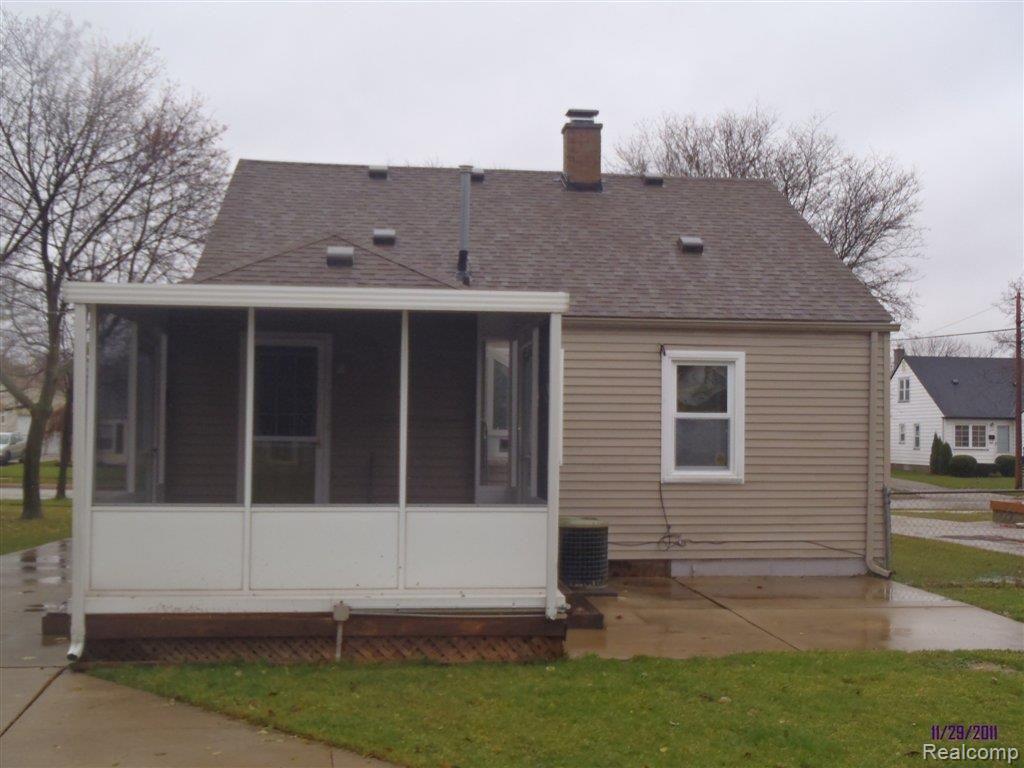3707 Durham Road Royal Oak, MI 48073 - Photo 2 of 5 11-29-2011_KEN 298.JPG