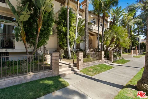 $745,000 | 4520 Fulton Avenue, Unit 14, Sherman Oaks, CA 91423