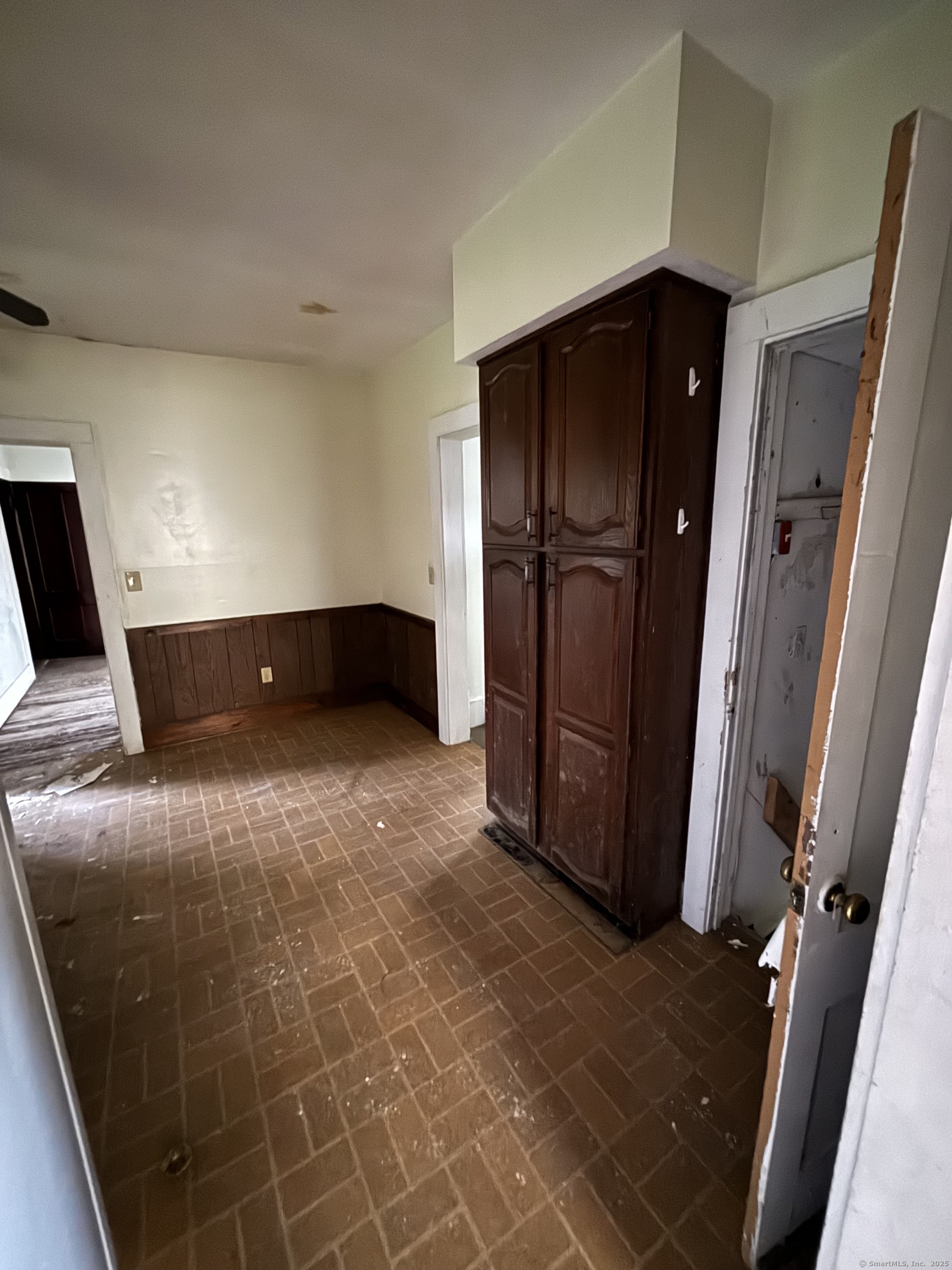 25 Clinton Avenue Middletown, CT 06457 - Photo 15 of 31 a view of cupboard