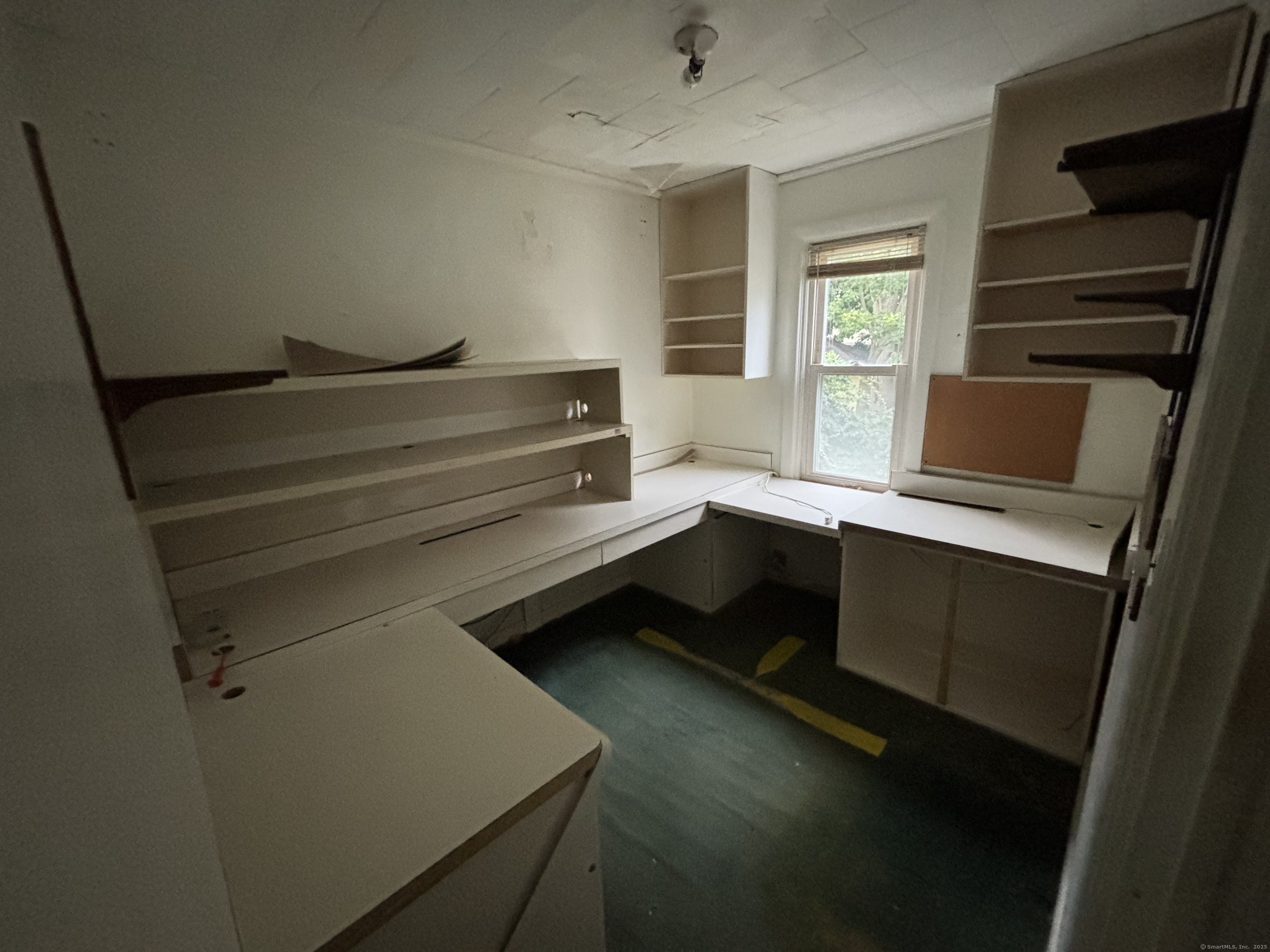 25 Clinton Avenue Middletown, CT 06457 - Photo 17 of 31 a utility room with dryer and washer
