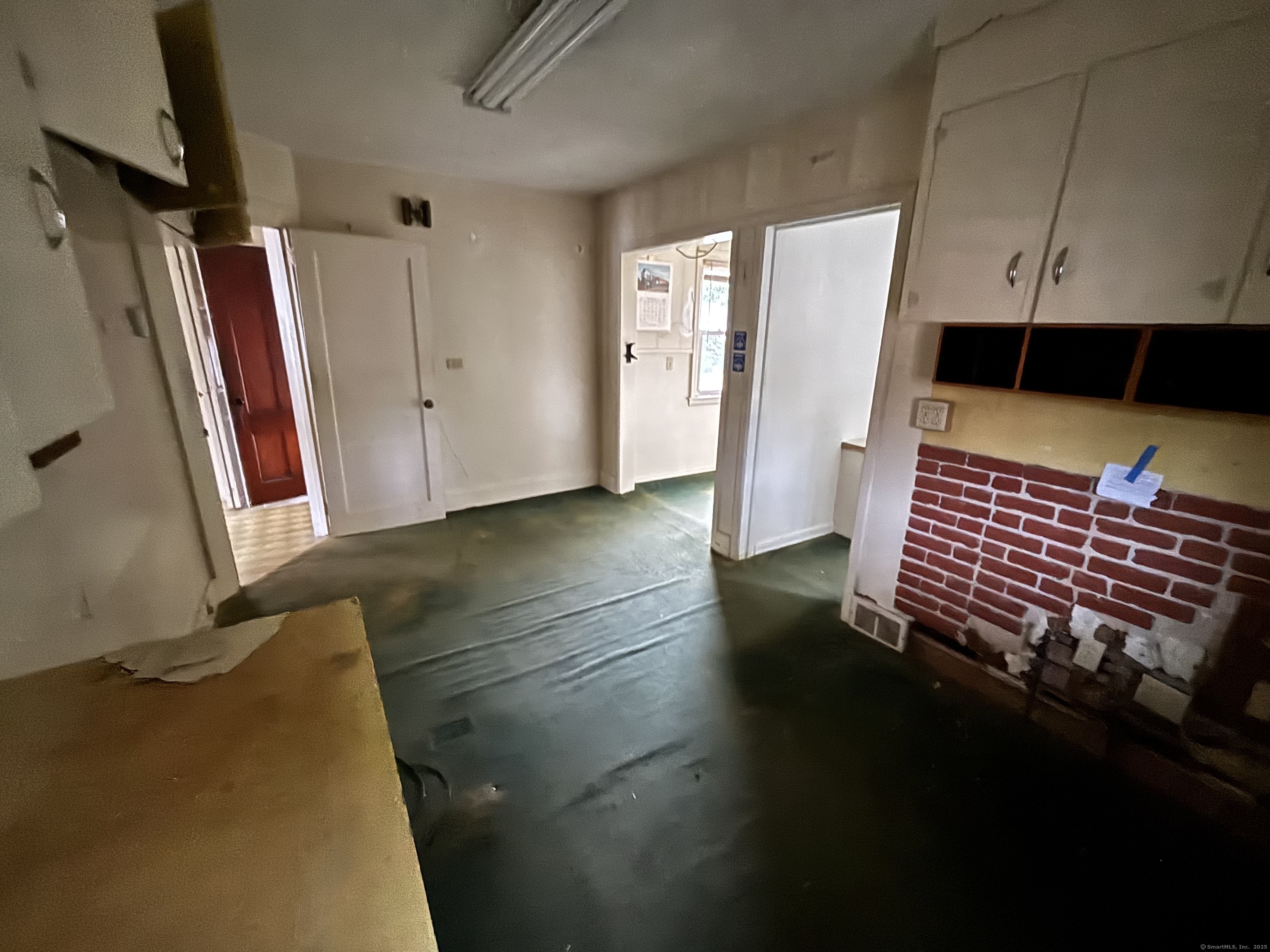 25 Clinton Avenue Middletown, CT 06457 - Photo 19 of 31 a view of kitchen with microwave and refrigerator