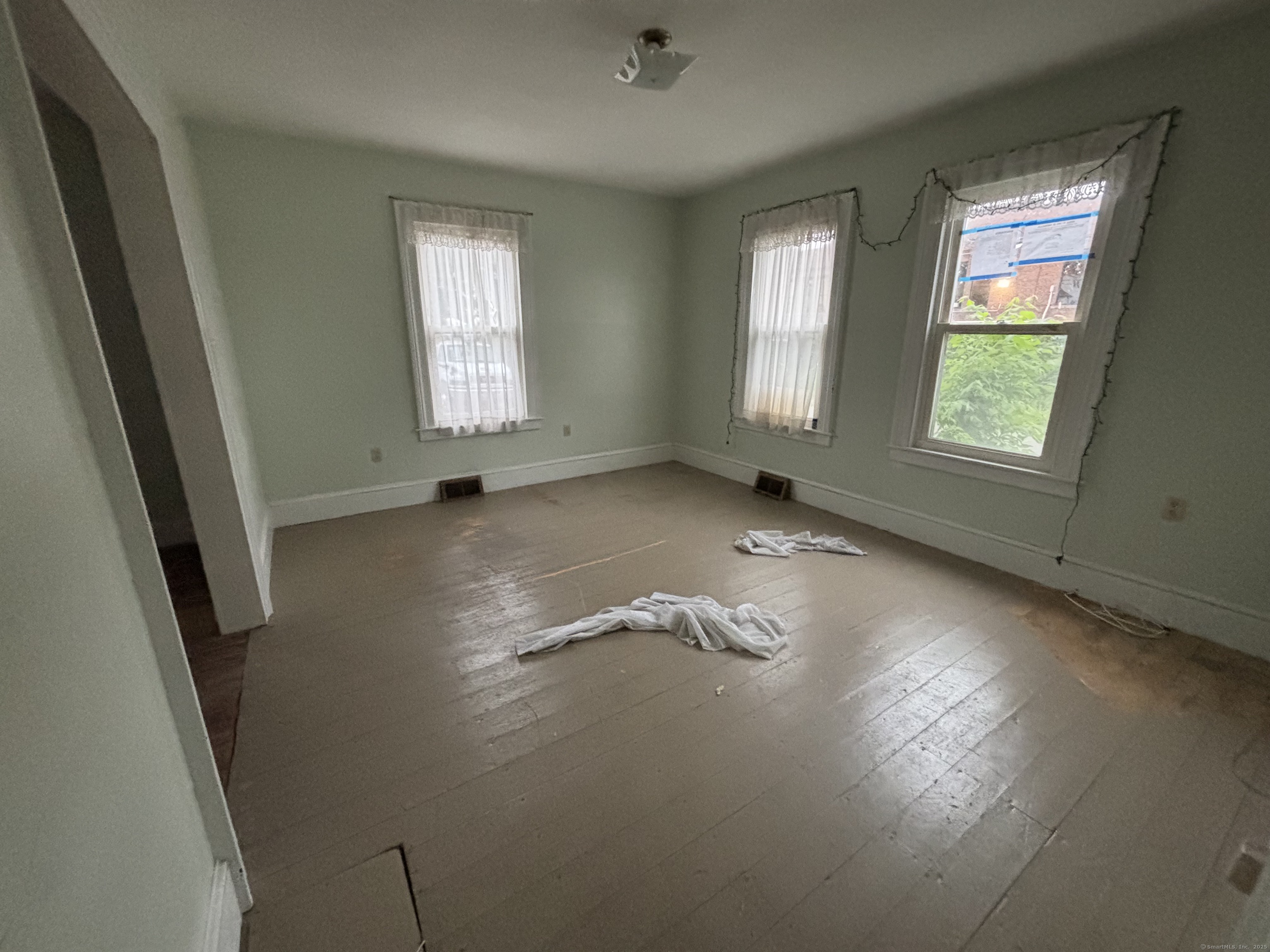 25 Clinton Avenue Middletown, CT 06457 - Photo 23 of 31 an empty room with windows