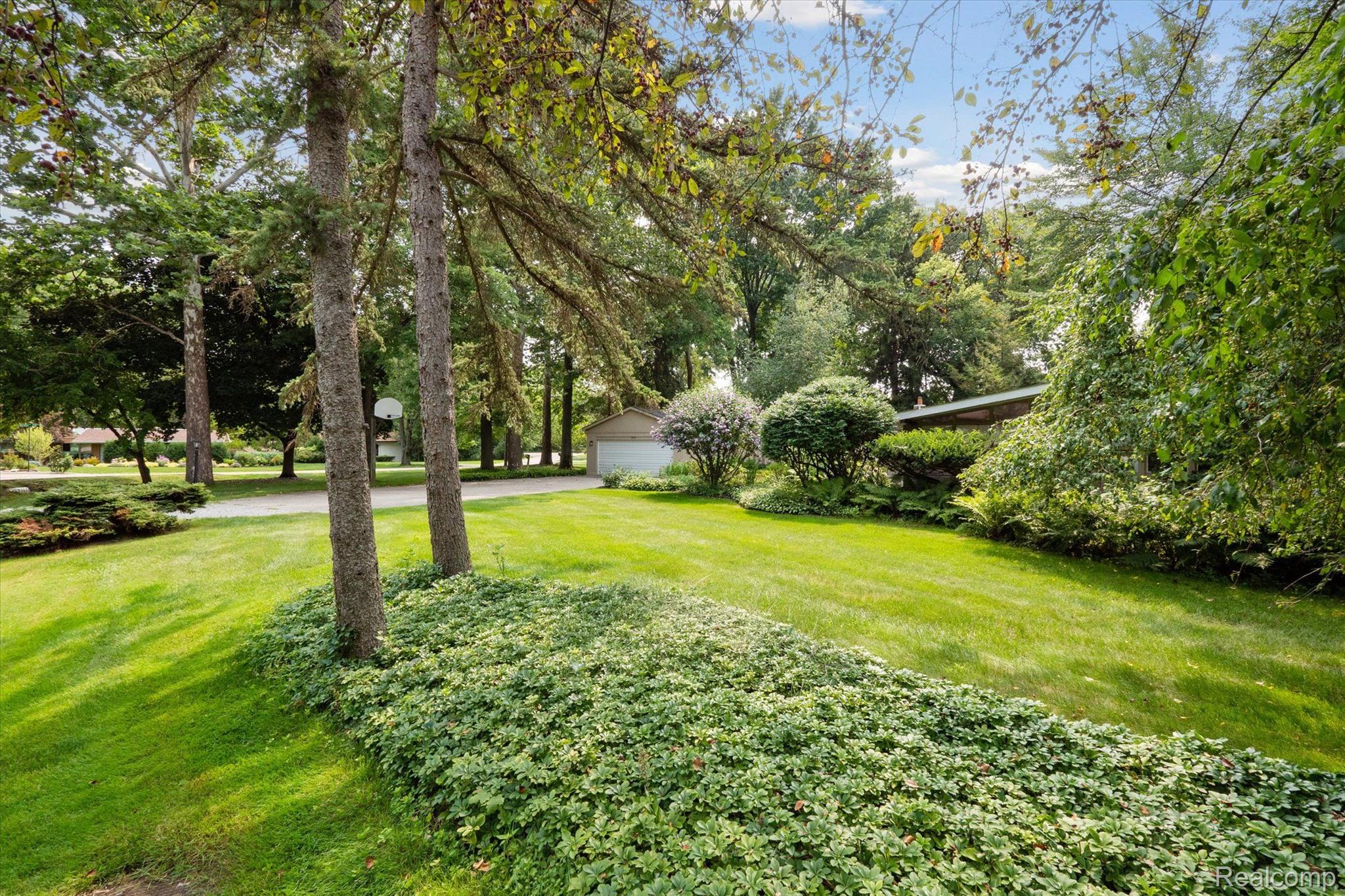 29505 Sugar Spring Road Farmington, MI 48334 - Photo 46 of 47 Gallery Image 46