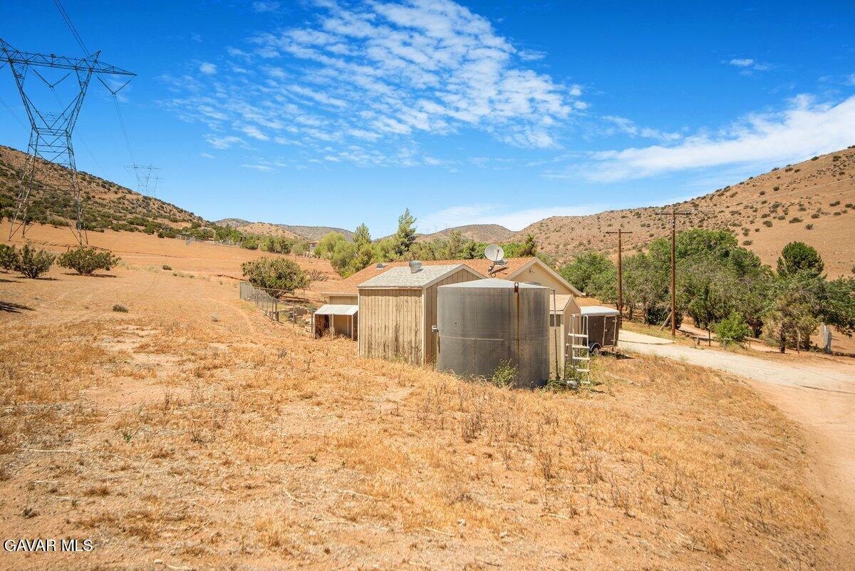 809 Berncastle Road Acton, CA 93510 - Photo 5 of 33 019-JTG4496
