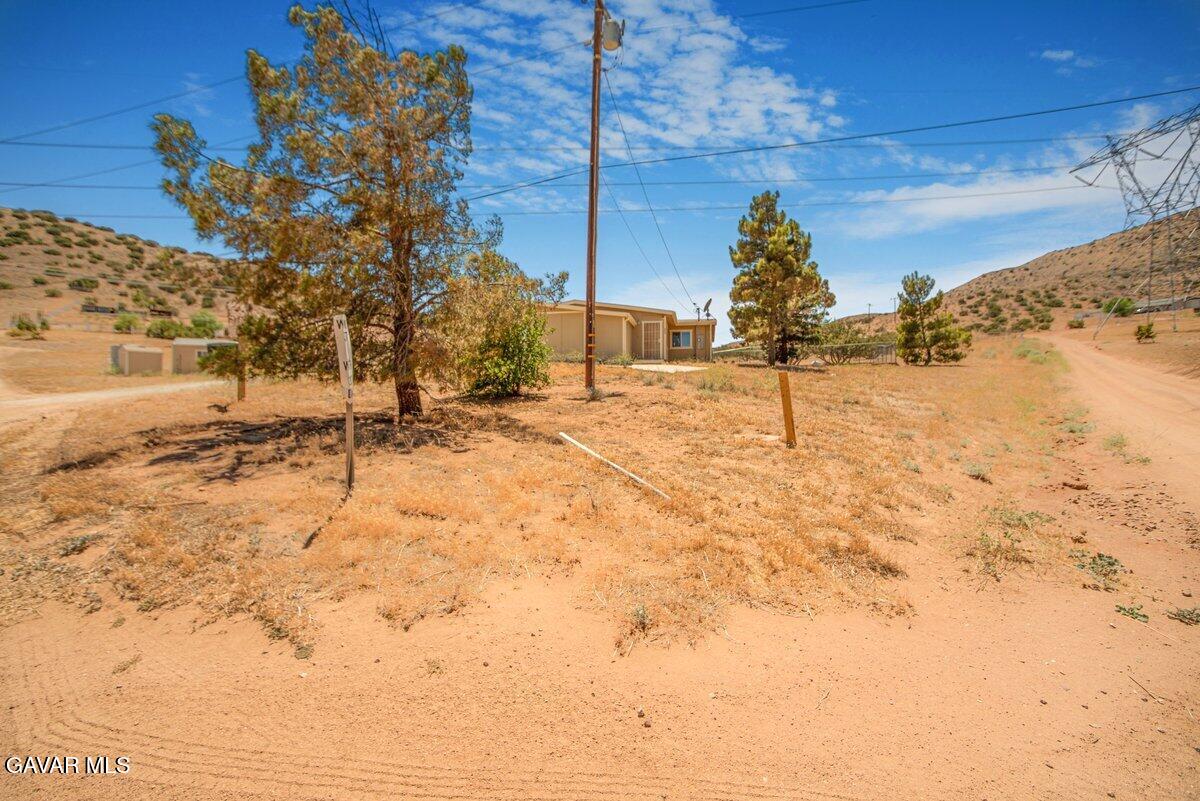 809 Berncastle Road Acton, CA 93510 - Photo 7 of 33 002-JTG4469