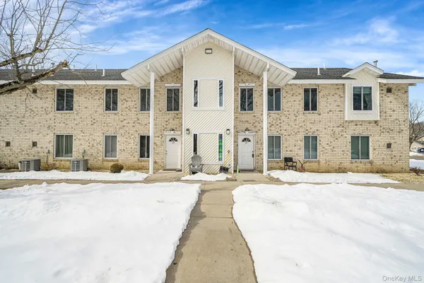 $209,996 | 30 El Camino Court, Unit 30, Coram, NY 11727