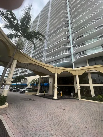 a bird view of water heater room with yard