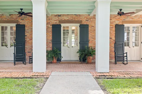 $695,000 | 1005 Loreauville Road, New Iberia, LA 70563