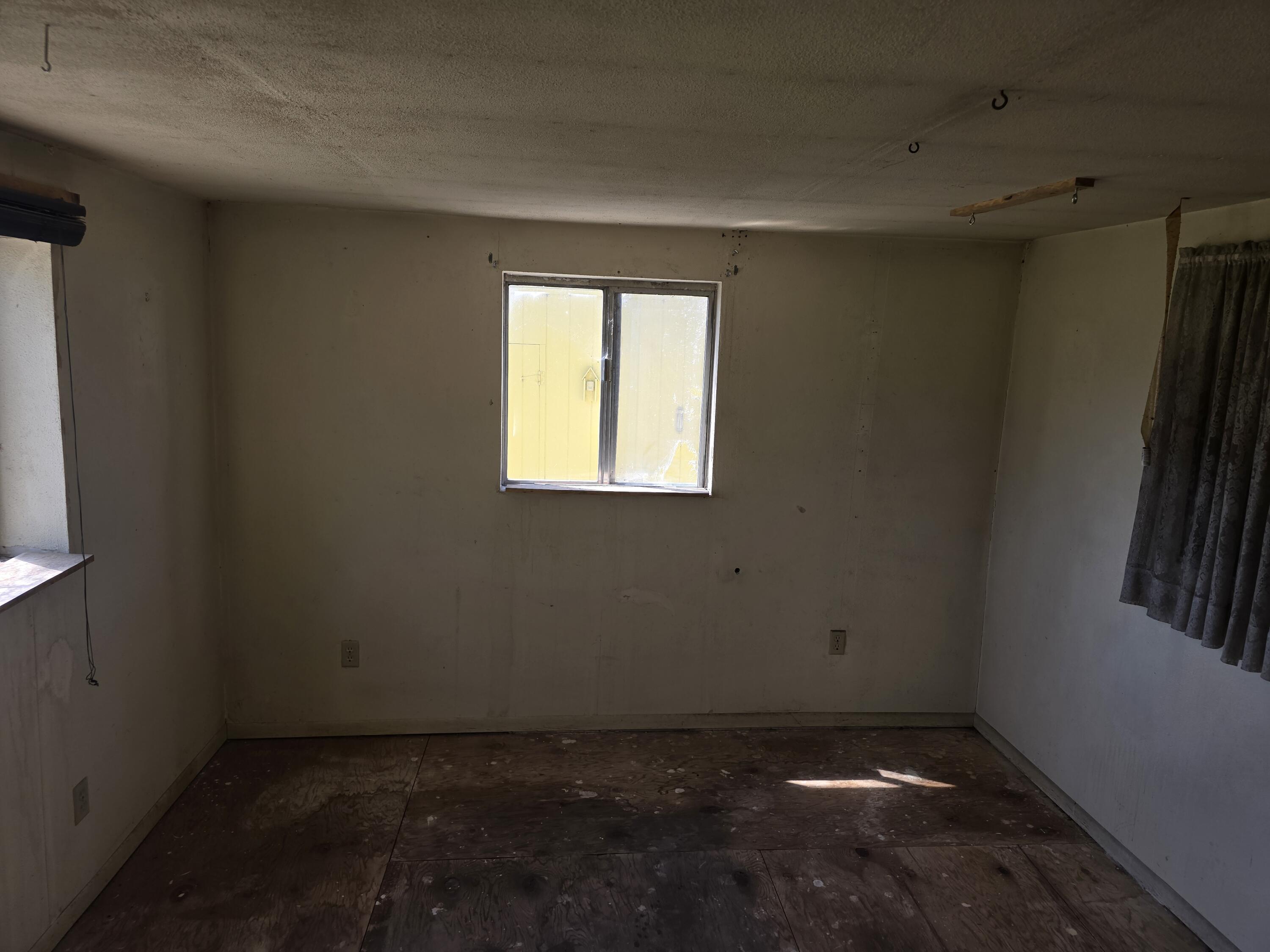 31974 Drews Road Chiloquin, OR 97624 - Photo 9 of 25 an empty room with a window