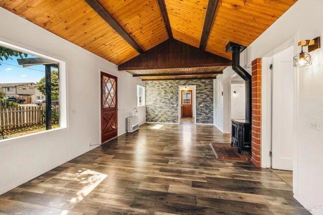 a view of an entryway of the house