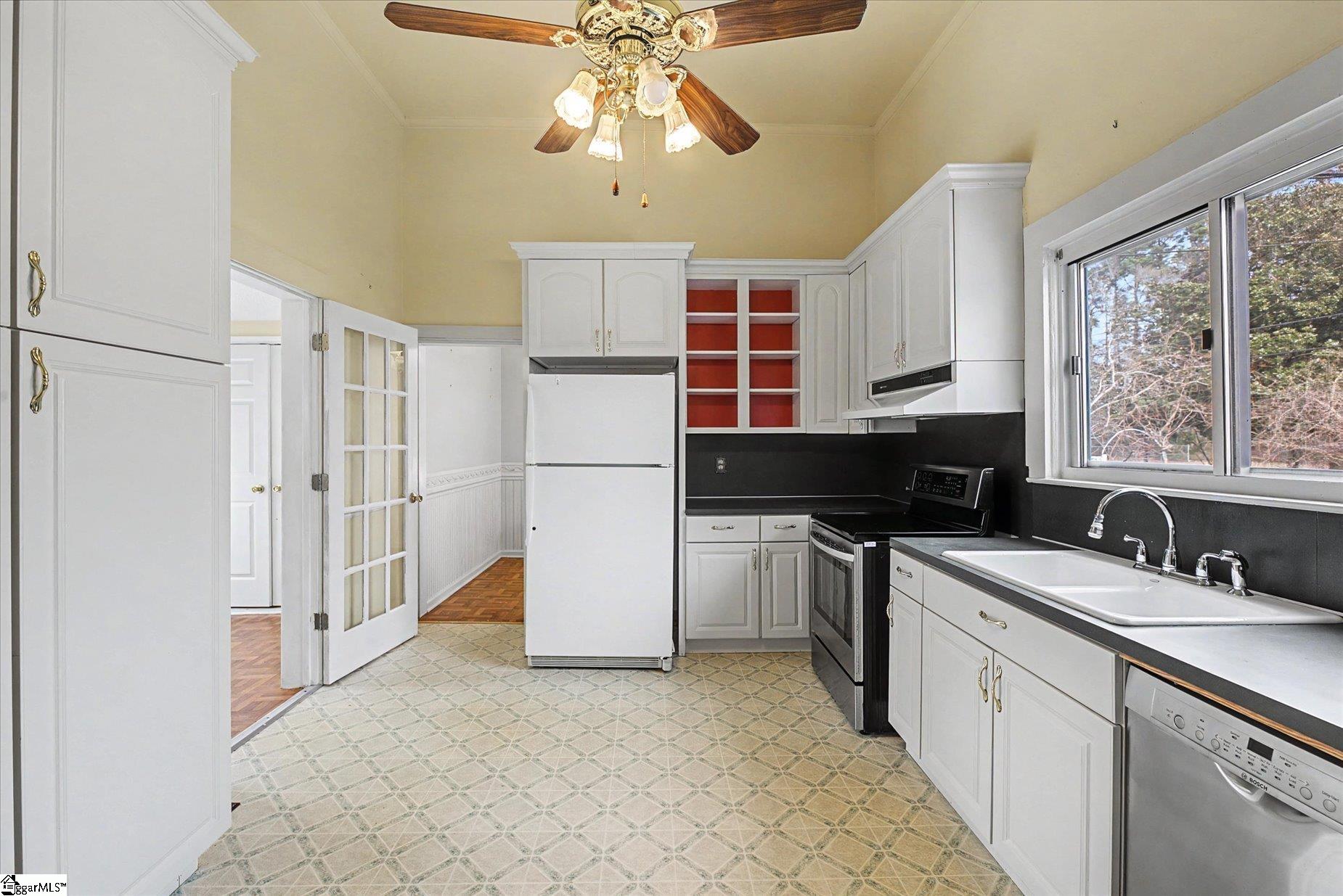 302 West Hampton Avenue Honea Path, SC 29654 - Photo 16 of 44