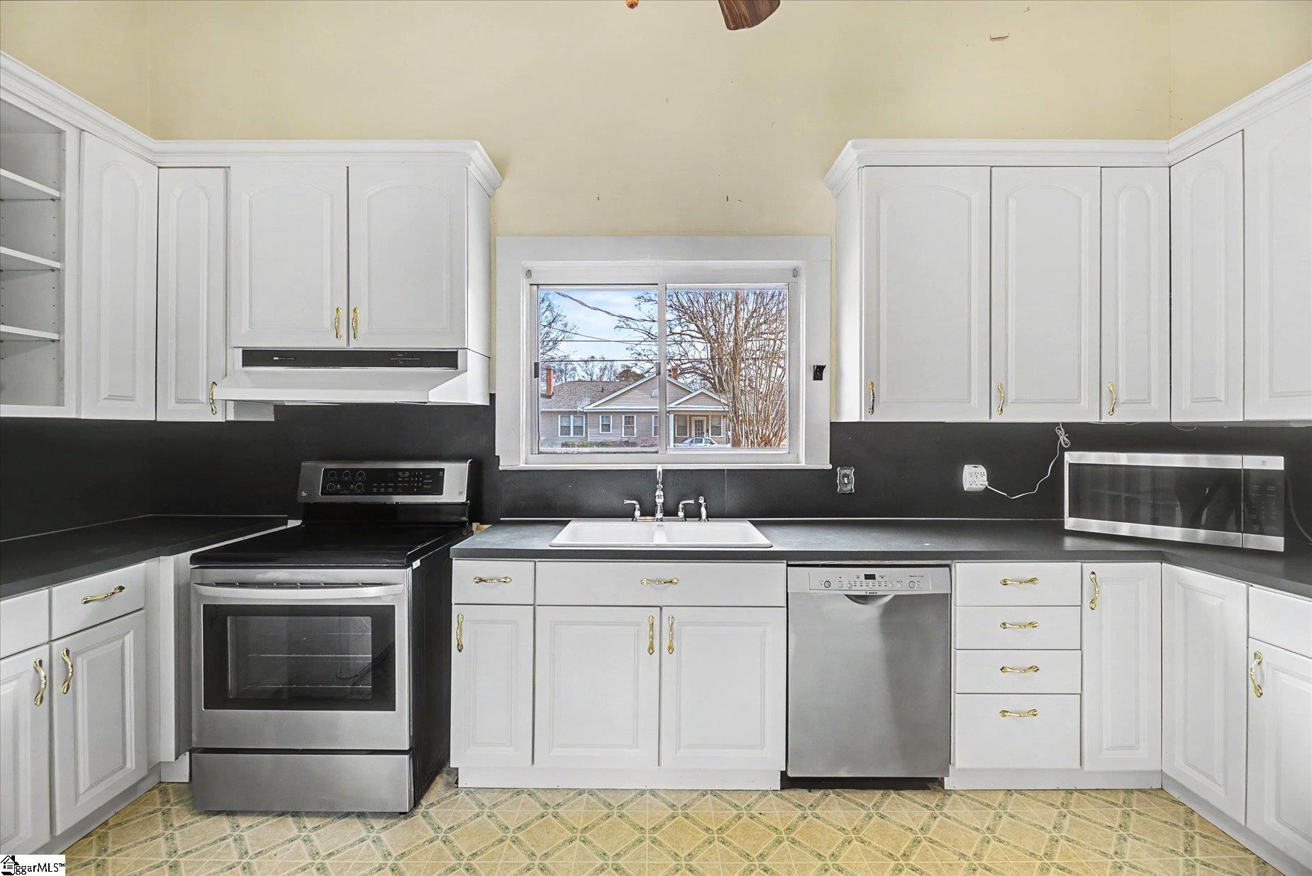 302 West Hampton Avenue Honea Path, SC 29654 - Photo 17 of 44