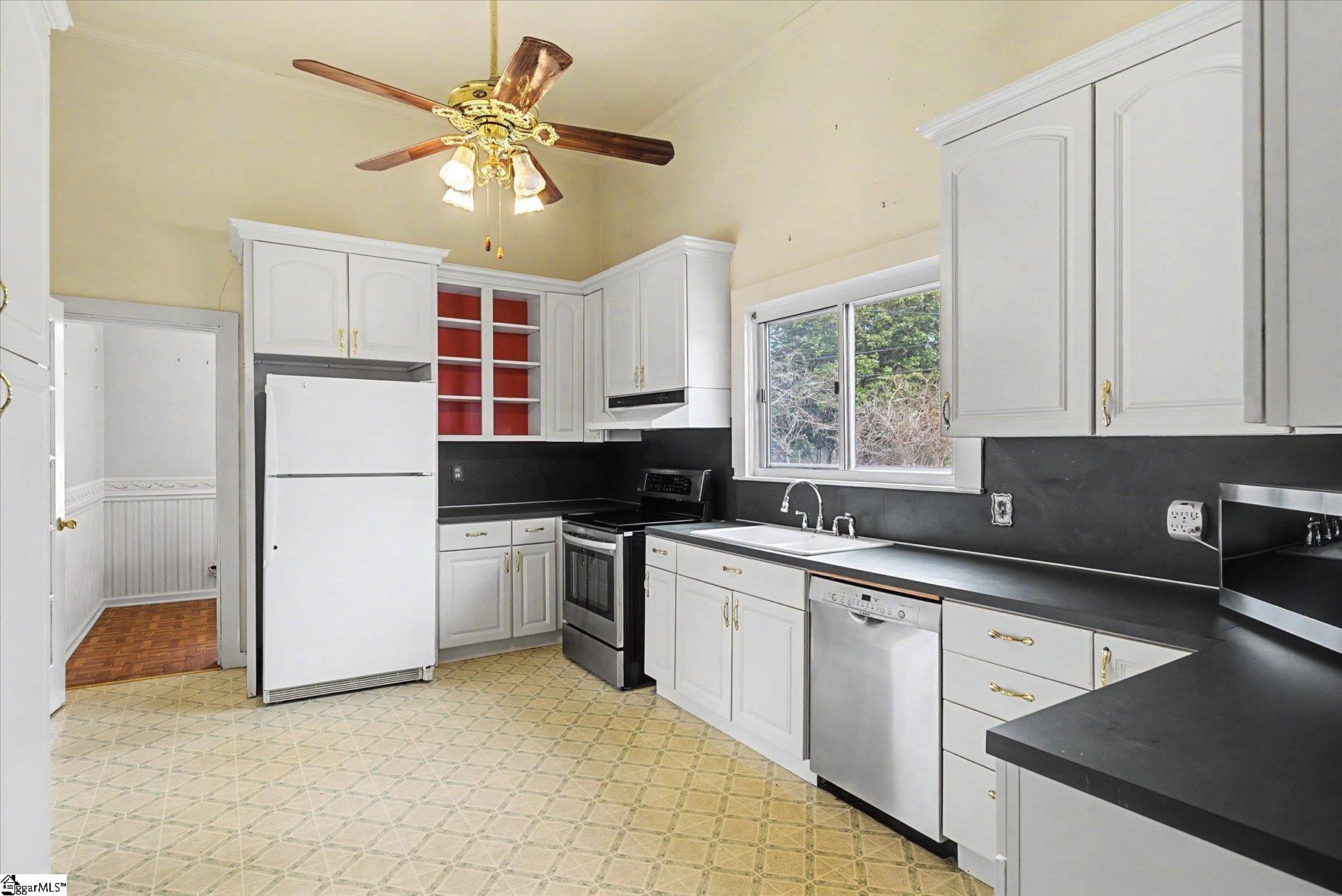 302 West Hampton Avenue Honea Path, SC 29654 - Photo 23 of 44