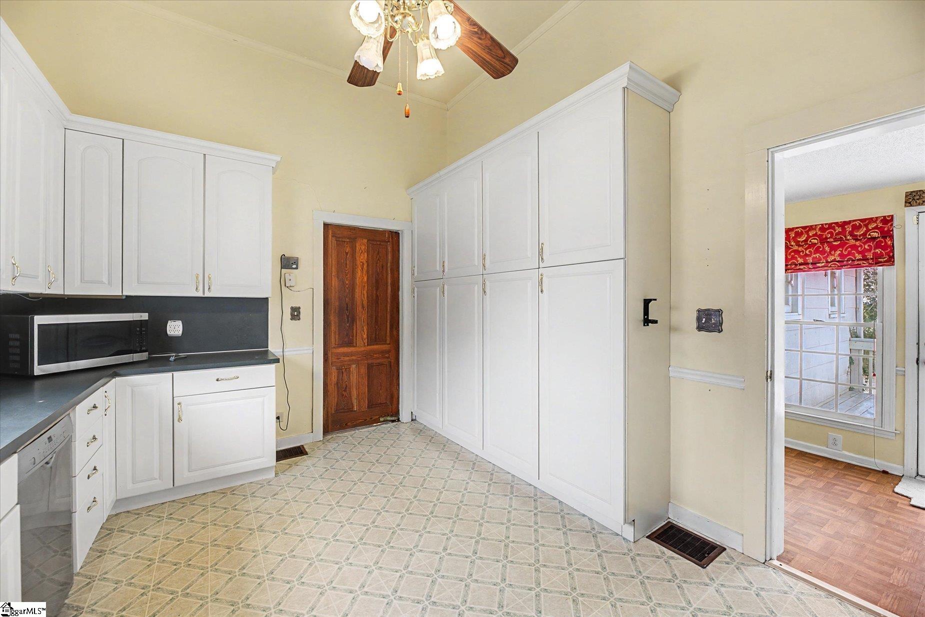 302 West Hampton Avenue Honea Path, SC 29654 - Photo 5 of 44