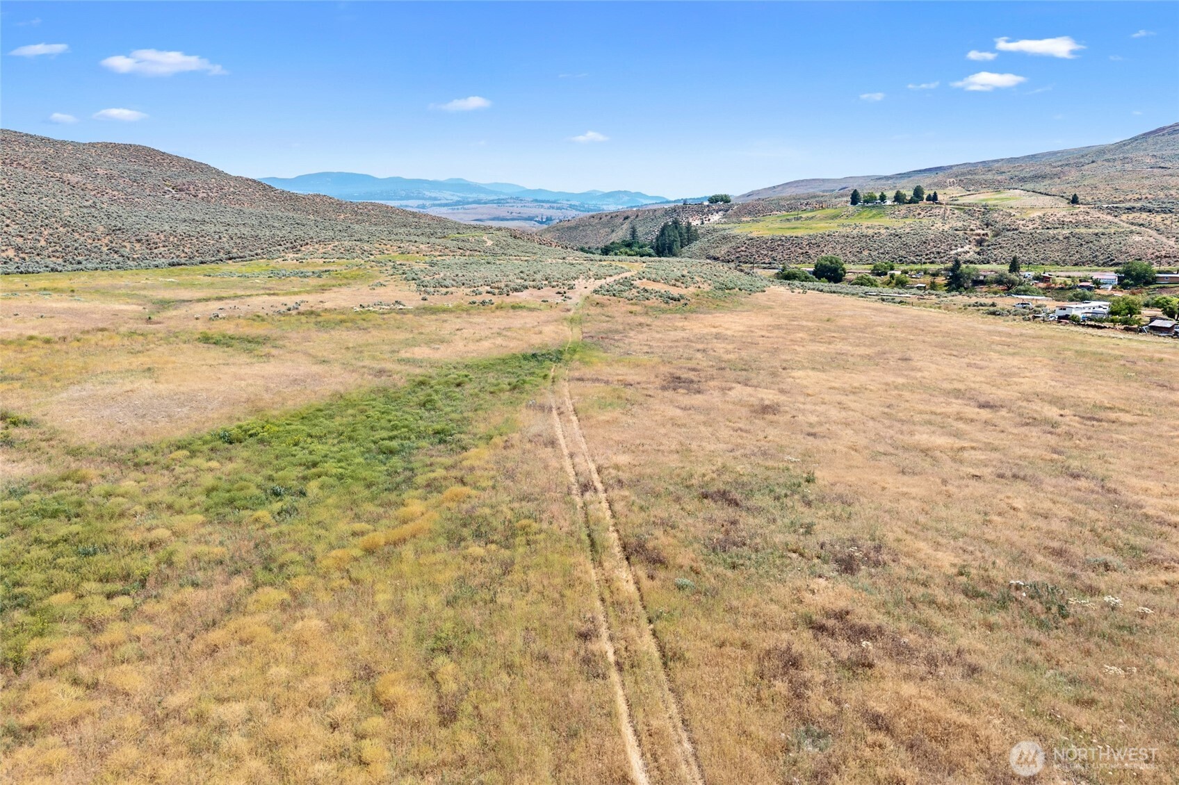 93 Warren Road Tonasket, WA 98855 - Photo 31 of 31 a view of an ocean and a mountain