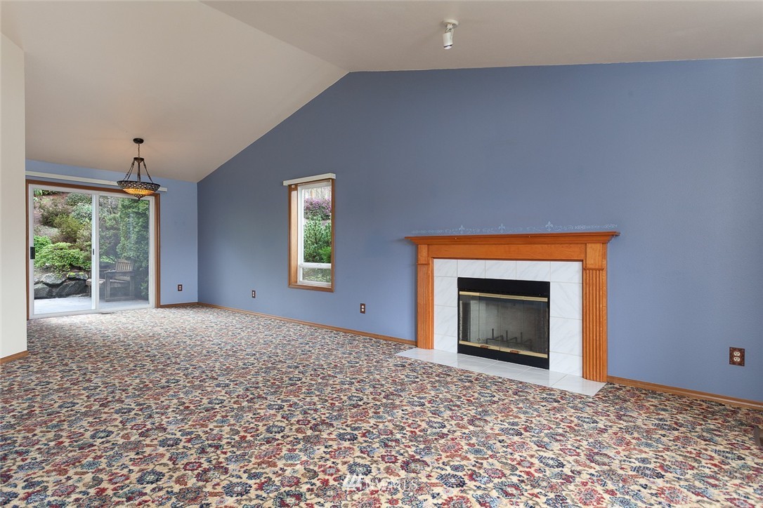 2260 Vine Road Brier, WA 98036 - Photo 4 of 19 Gallery Image 4