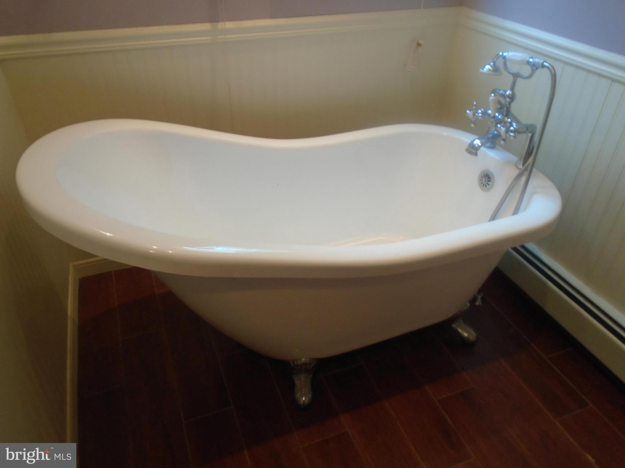 832 Windsor Road Cumberland, MD 21502 - Photo 12 of 20 Bath