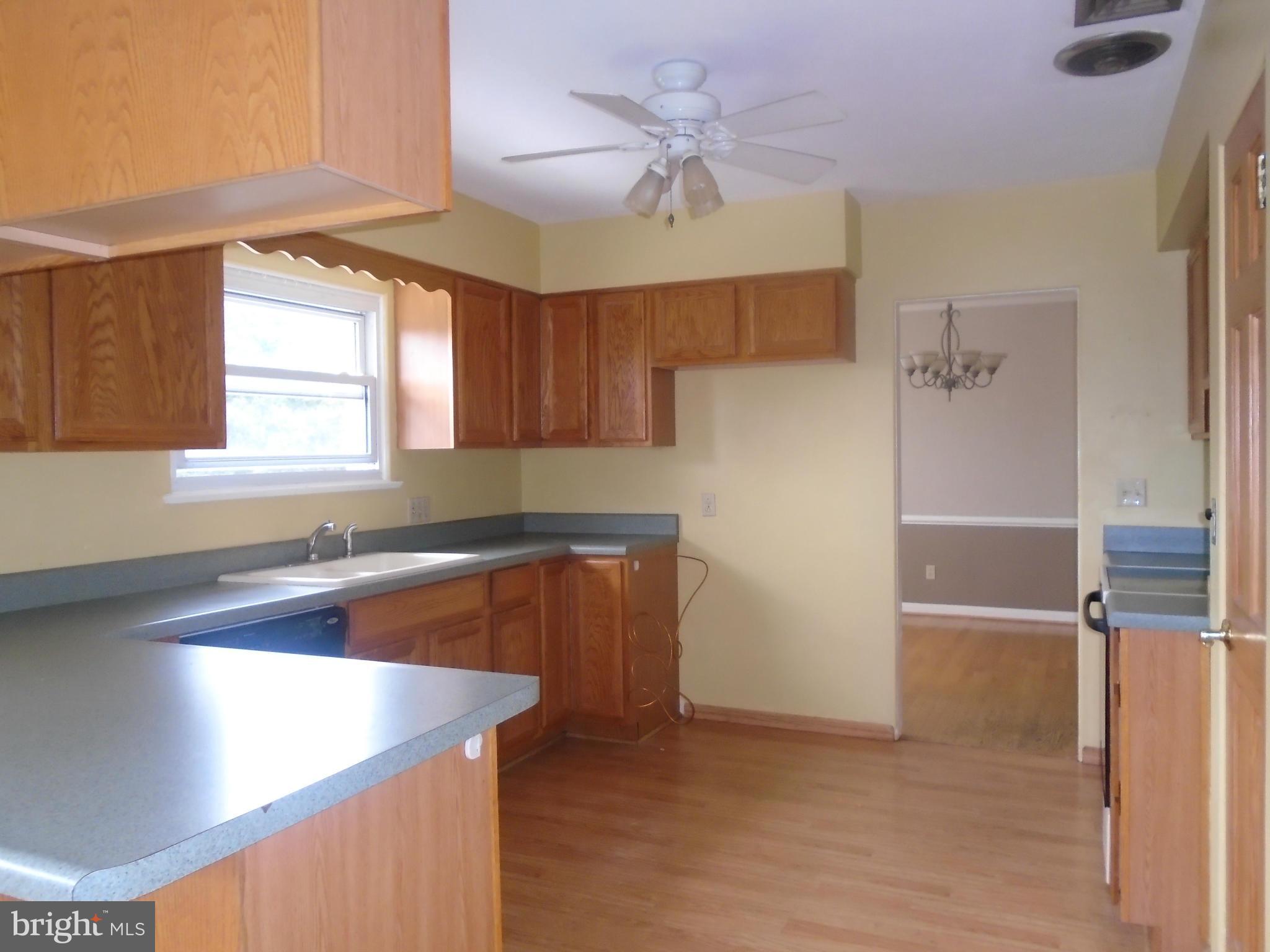 832 Windsor Road Cumberland, MD 21502 - Photo 6 of 20 Kitchen