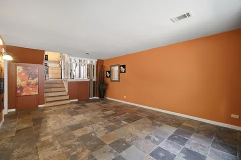 $450,000 | 2176 North Westmoreland Drive, Palatine, IL 60074