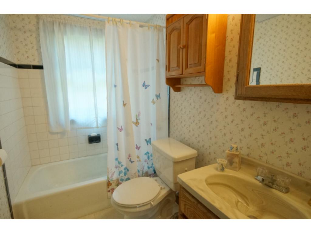 3 Cole Road Derry, NH 03038 - Photo 17 of 28