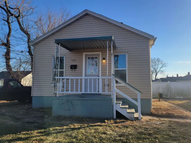 $985 | 533 Deleon Street, Ottawa, IL 61350