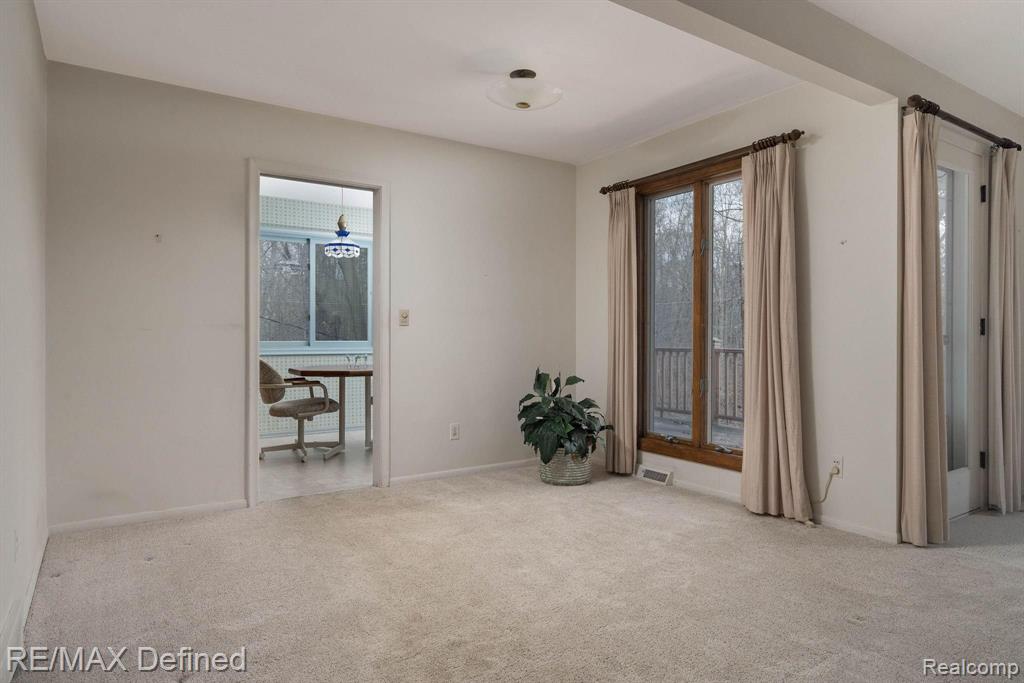 6045 Ronnoco Road Rochester Hills, MI 48306 - Photo 11 of 40