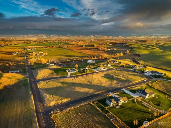 a view of a tennis court