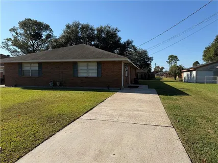 $1,250 | 104 Mu Street, Unit B, Belle Chasse, LA 70037