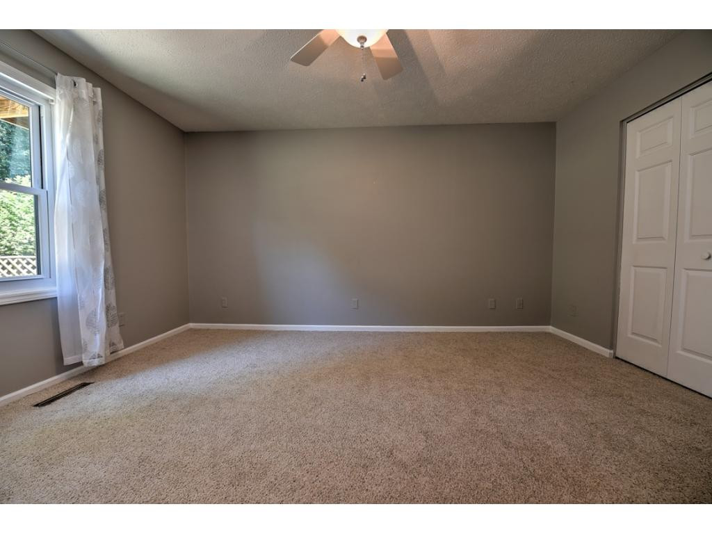 2324 Colonial View Road Kingsport, TN 37663 - Photo 19 of 36 Photo 19