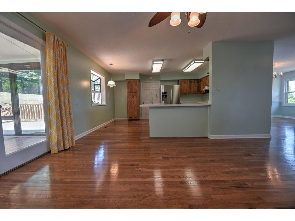 2324 Colonial View Road Kingsport, TN 37663 - Photo 8 of 36 Photo 8