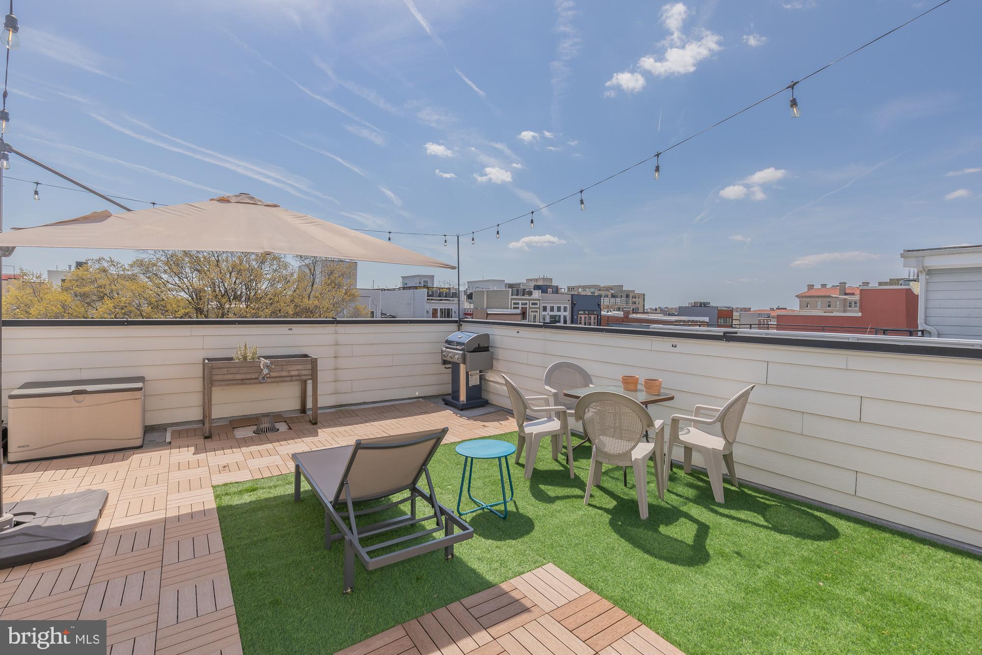 PRIVATE ROOF DECK
