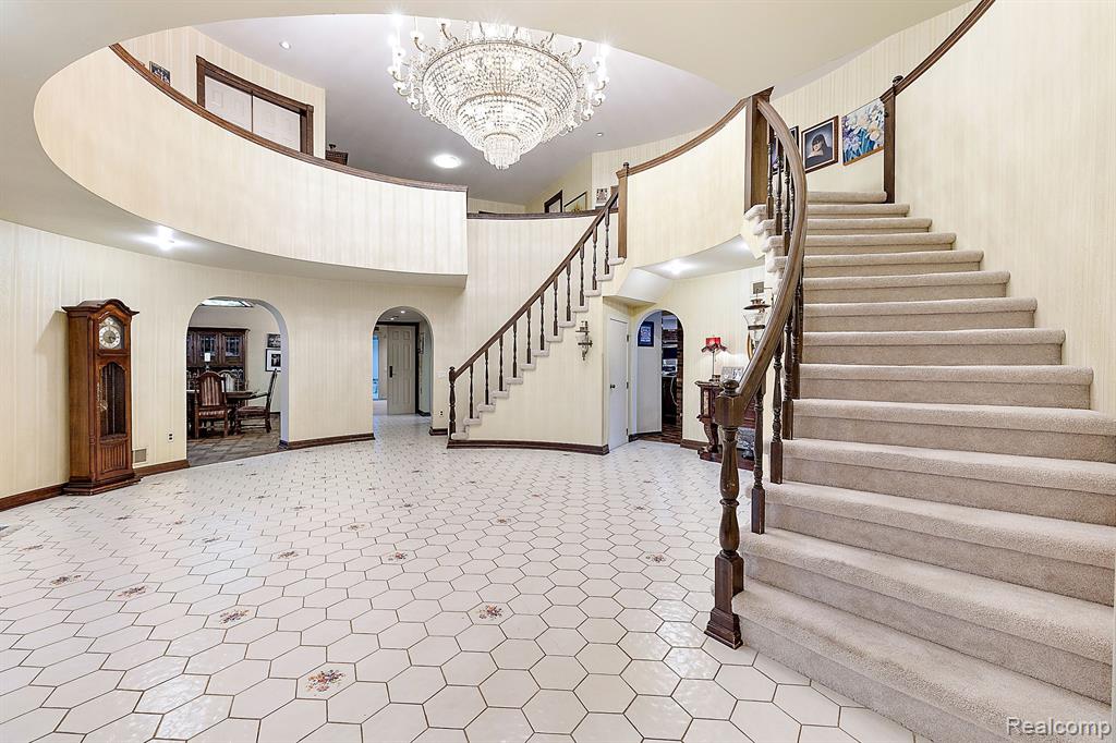 4670 Cove Road West Bloomfield, MI 48323 - Photo 4 of 37