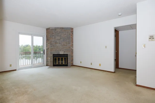 $109,900 | 1010 Arlene Court, Unit 15, Bloomington, IL 61701