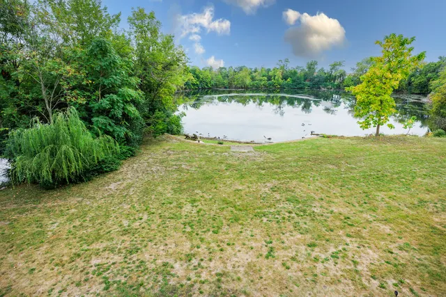 $109,900 | 1010 Arlene Court, Unit 15, Bloomington, IL 61701