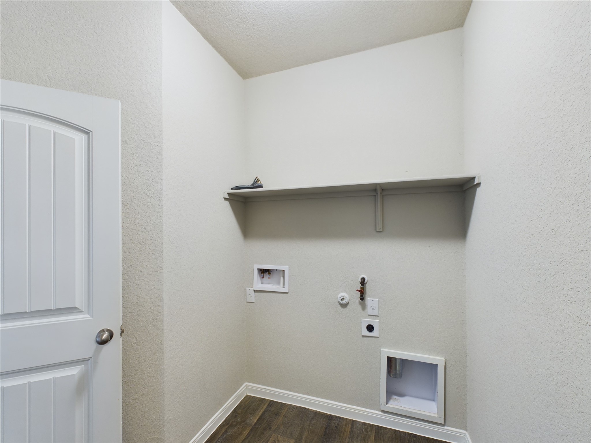 114 Cranbrook Lane Hutto, TX 78634 - Photo 25 of 38 Clothes washing area with a textured ceiling, hookup for a gas dryer, dark hardwood / wood-style floors, hookup for a washing machine, and hookup for an electric dryer
