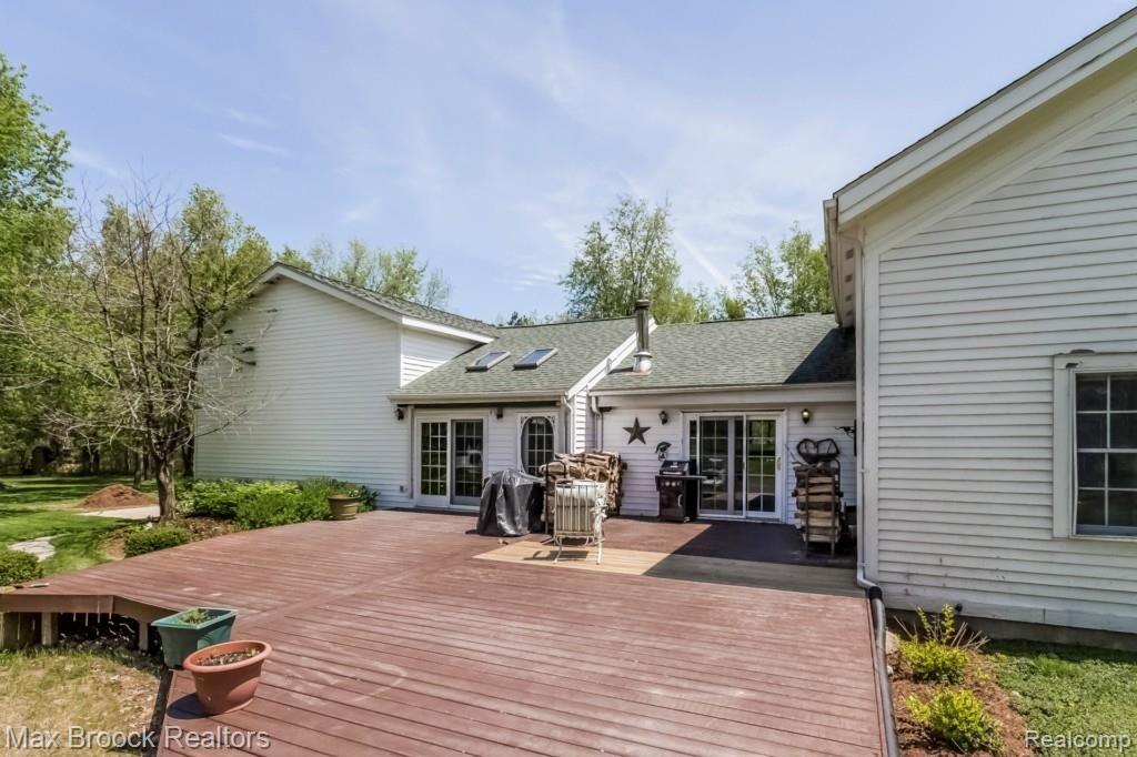 1575 East Leonard Road Leonard, MI 48367 - Photo 26 of 39 048-Deck-1699358-medium.jpg