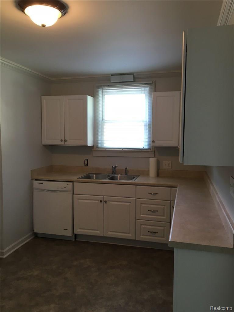 20135 Rensellor Street Livonia, MI 48152 - Photo 7 of 16 IMG_1897.JPG