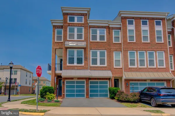 $825,000 | 42262 Knotty Oak Terrace, Brambleton, VA 20148