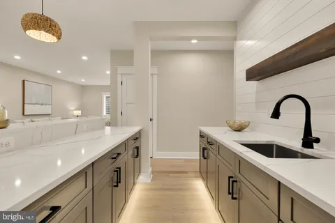 $2,350,000 | 923 17th Street South, Arlington, VA 22202