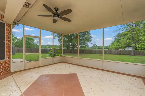 $374,500 | 102 Dogwood S Lane, Haughton, LA 71037