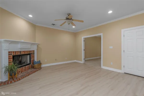 $374,500 | 102 Dogwood S Lane, Haughton, LA 71037