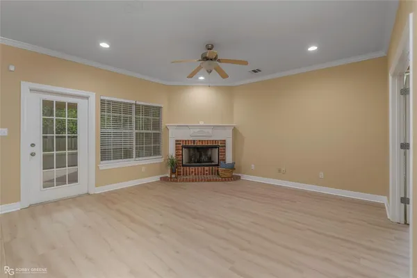 $374,500 | 102 Dogwood S Lane, Haughton, LA 71037