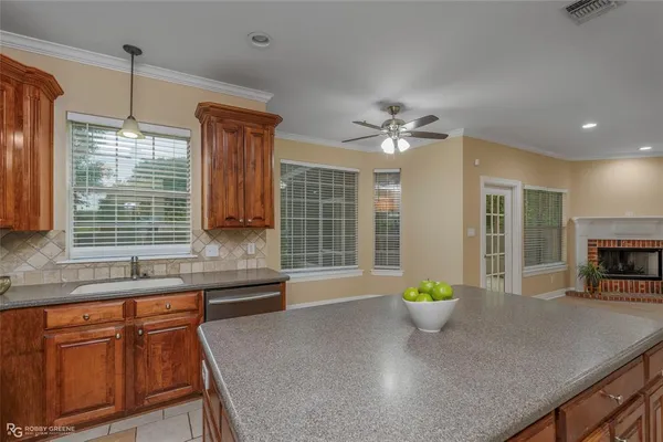 $374,500 | 102 Dogwood S Lane, Haughton, LA 71037