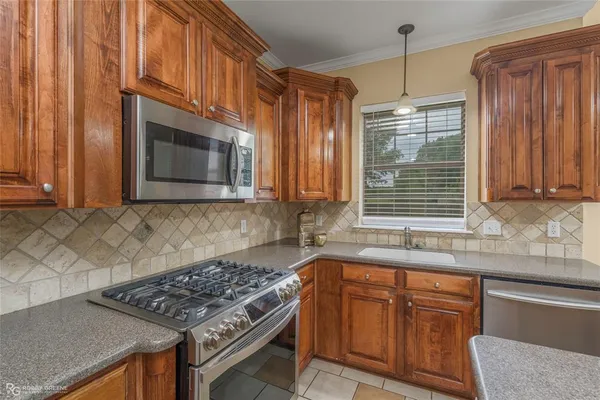 $374,500 | 102 Dogwood S Lane, Haughton, LA 71037