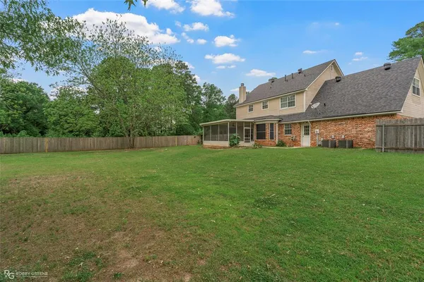 $374,500 | 102 Dogwood S Lane, Haughton, LA 71037