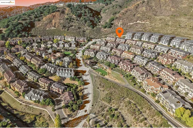 $949,000 | 6472 Bayview Drive, Oakland, CA 94605