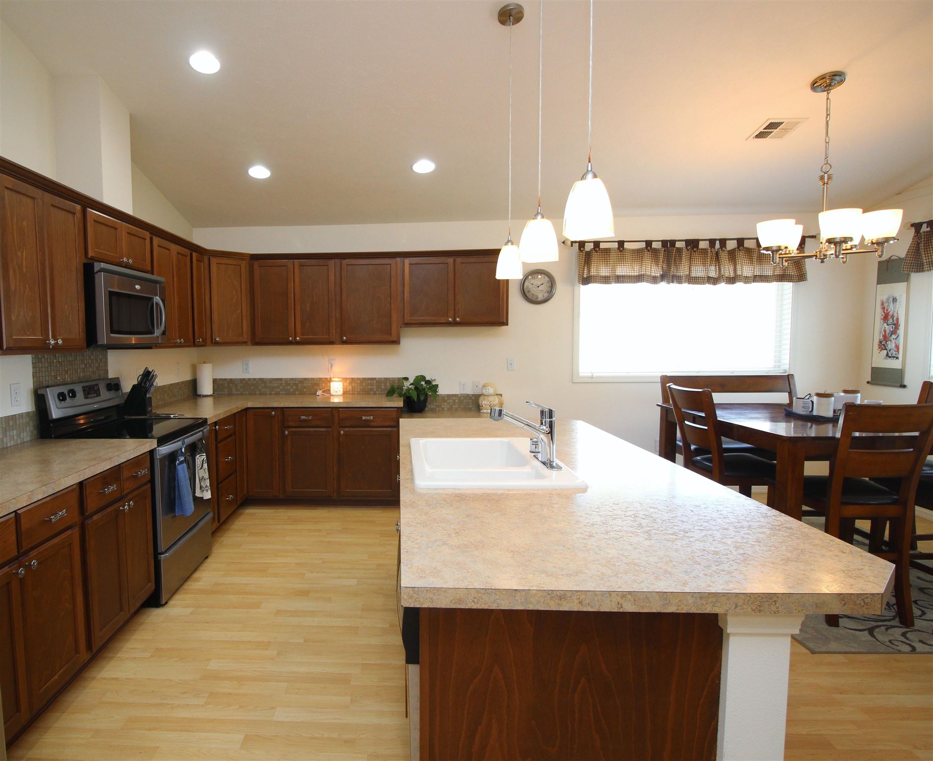 2315 South Adams Road Spokane Valley, WA 99037 - Photo 8 of 34