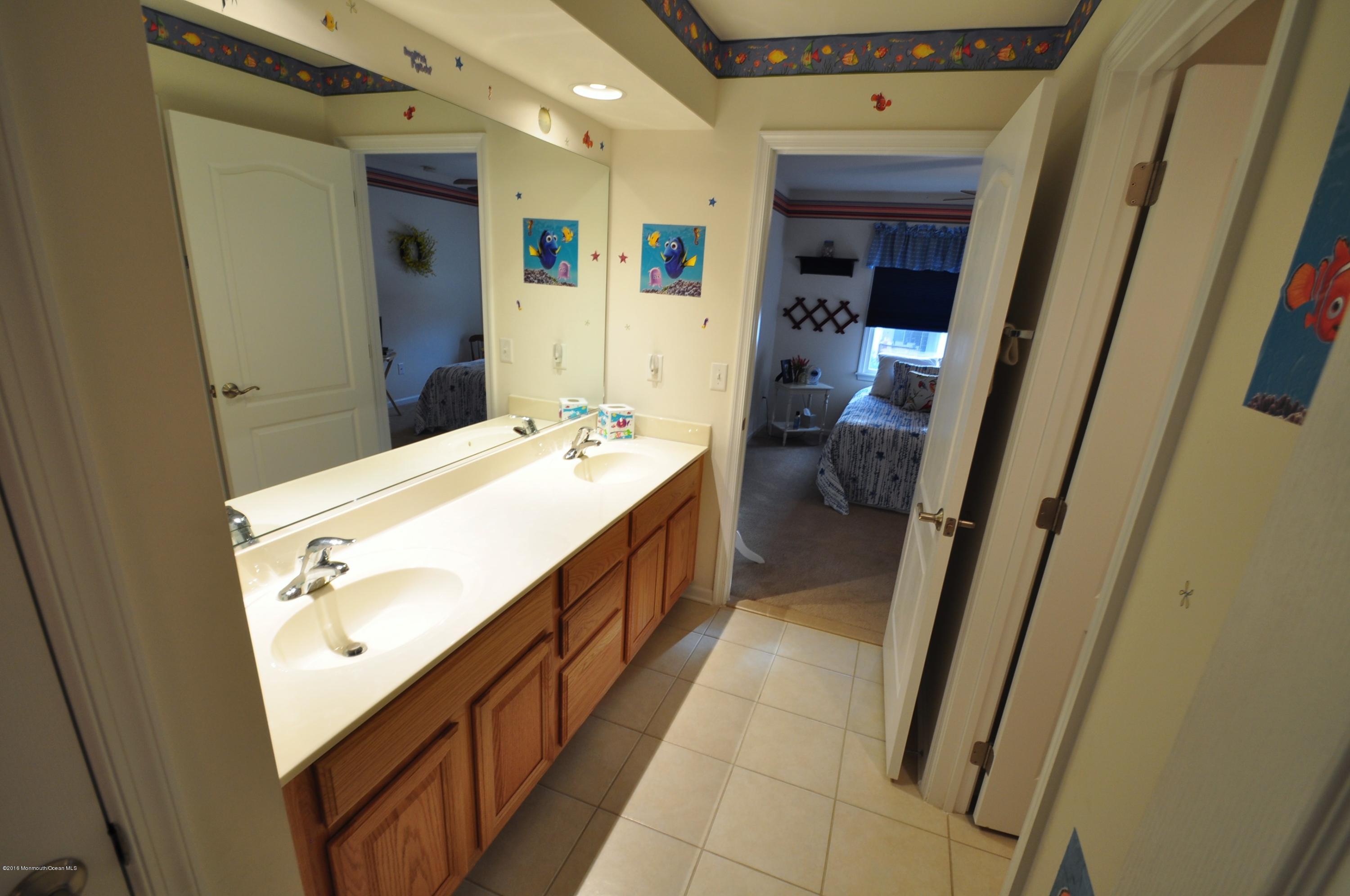 37 Great Bridge Road Freehold, NJ 07728 - Photo 19 of 34 17 - Full Bath (2)